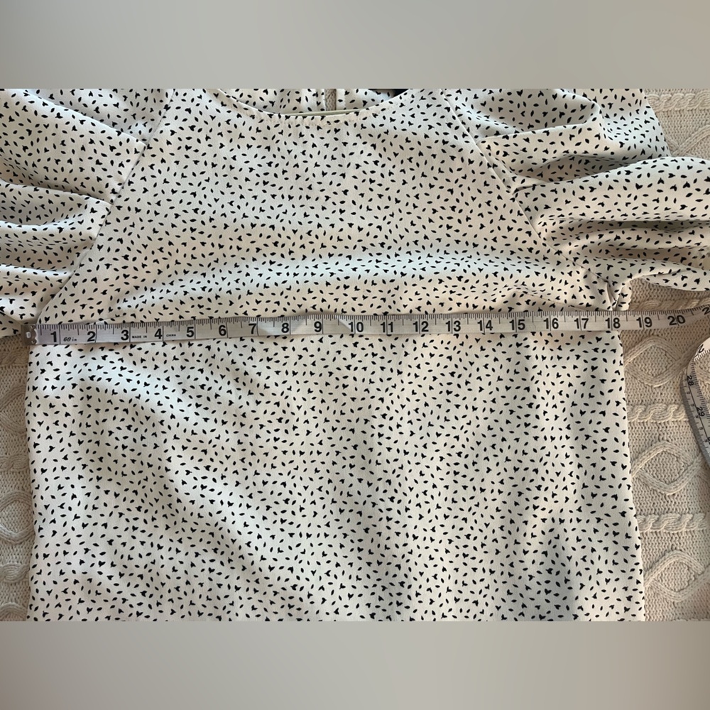 Banana Republic Rich White Small Black Patterned Blouse Women’s Size Medium - Picture 15 of 15